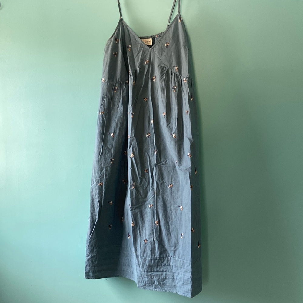 Size M floral embroidery dress